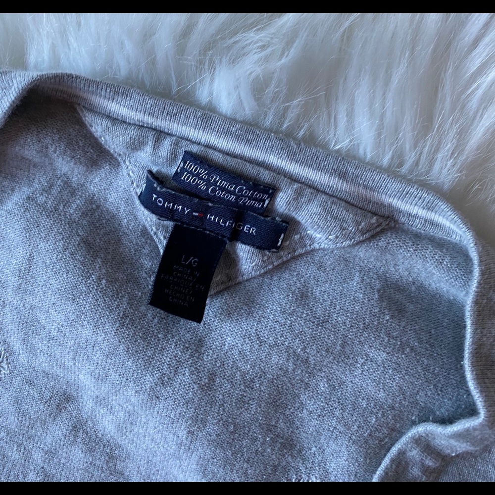 *SOLD*Beautiful Tommy Hilfiger Top - Picture 2 of 7